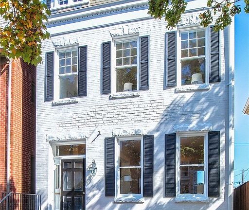 3rd image of 2614 W Grace St