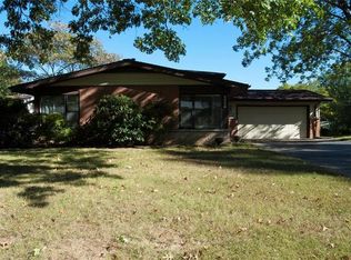 2426 Pinehurst Dr, Saint Louis, MO