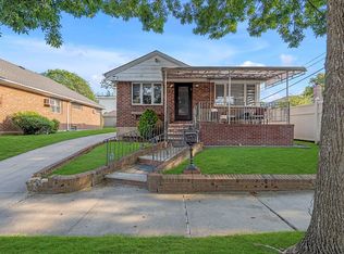 17114 68th Ave, Fresh Meadows, NY 11365