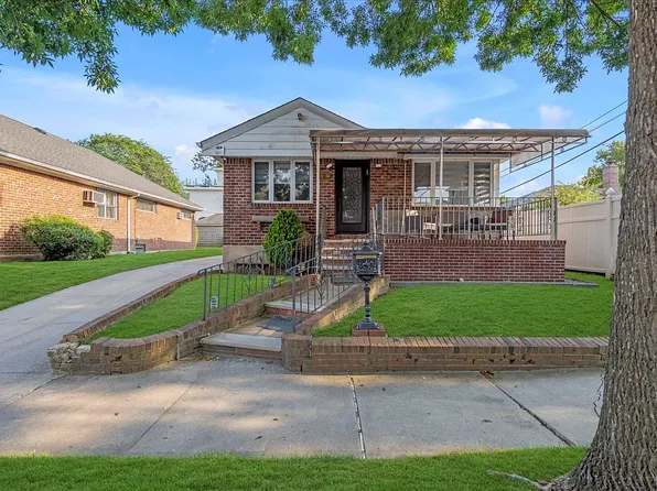 17114 68th Ave, Fresh Meadows, NY 11365