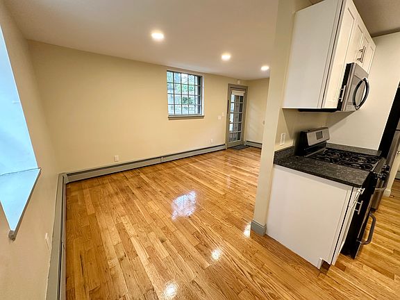 4th image of 604 Chapel St #2