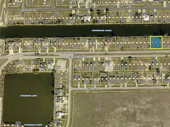 5th image of 2841 & 2839 Diplomat Pkwy #W