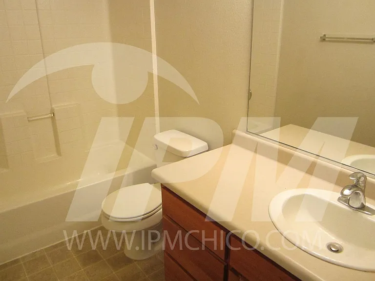 32 Baltar Loop — Photo 3
