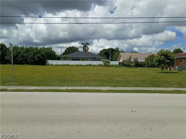 3648 Country Club Blvd, Cape Coral, FL 33904