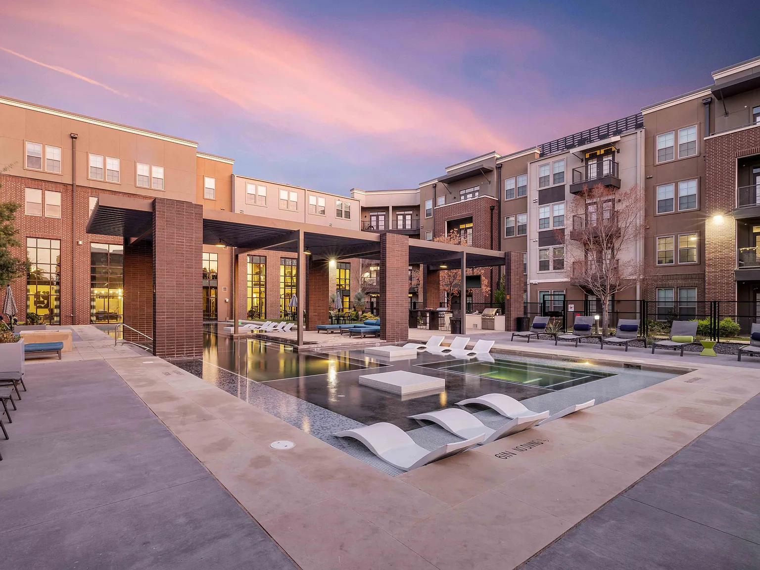 Bexley on Main — Photo 3