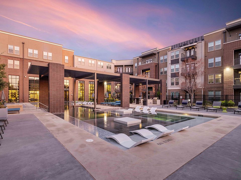 Resort-style Swimming Pool with Tanning Ledges