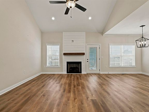 2nd image of 845 Poplar Log Dr