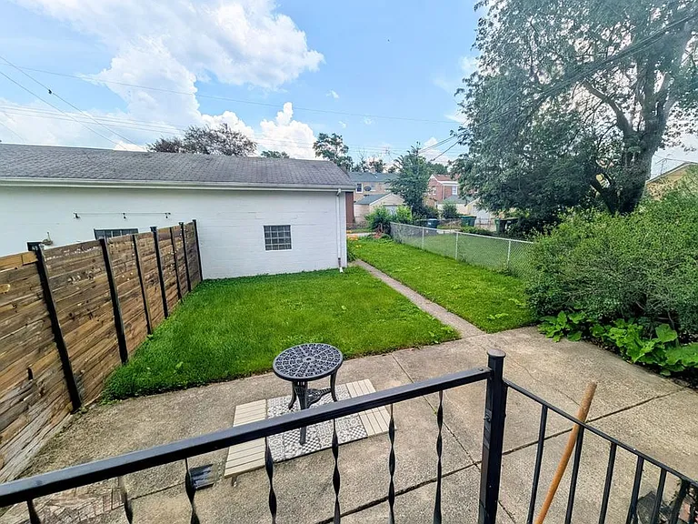 320 Beacon Pl — Photo 10