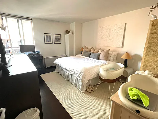 Rented by BATTERY PARK CITY RESIDENTIAL LLC | media 4