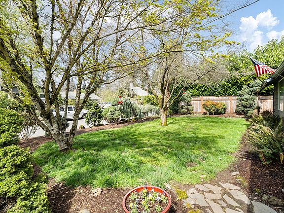 3rd image of 10540 SE 52nd Ave