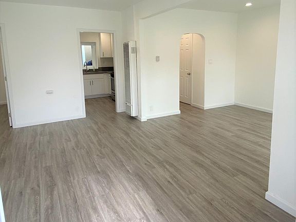 3rd image of 2549 Montezuma Ave