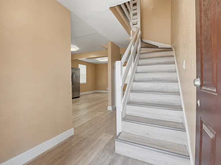 1639 E 6th St #1639 — Photo 10