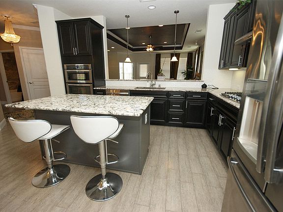 3rd image of 668 Tenuta Ln