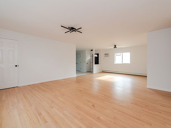 5th image of 515 W Hudson St Floor 1