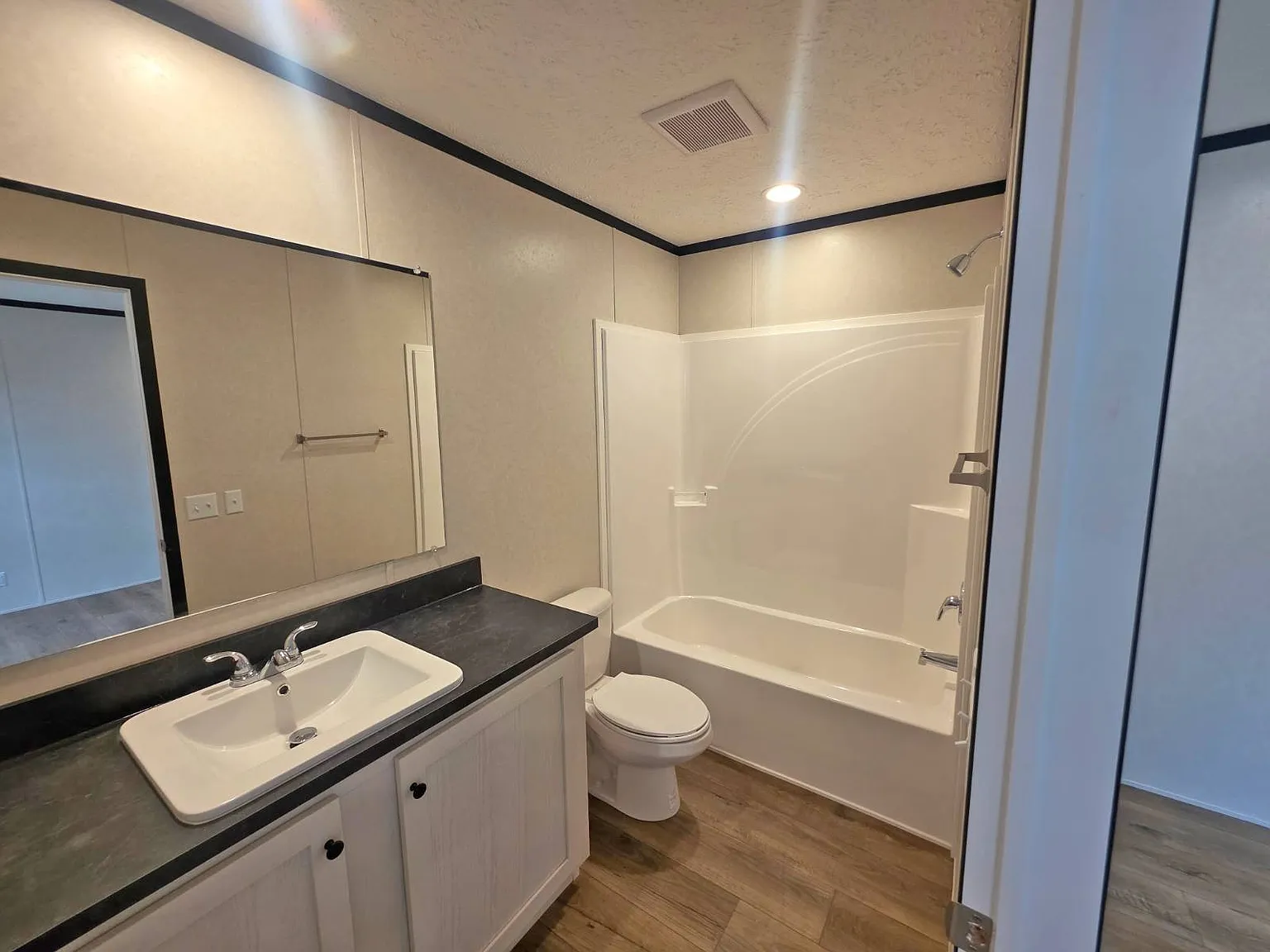 3 bed, 2.0 bath, 990 sqft, $1,500 — Photo 4