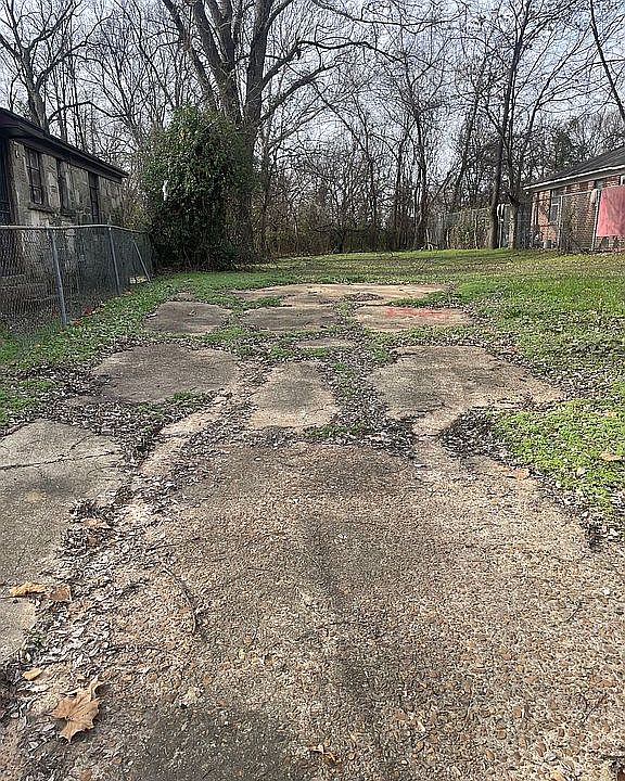 2nd image of 1227 Springdale St