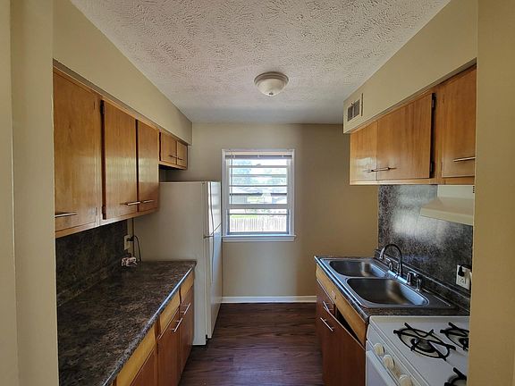 2nd image of 2436 3rd Ave APT 11