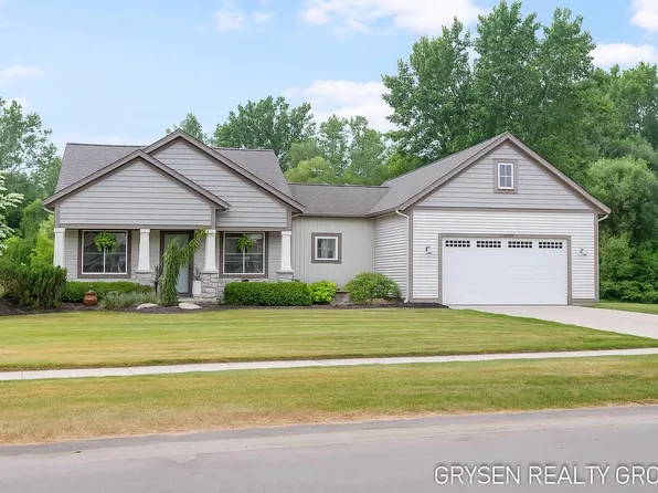 2504 Cedar West Dr, Jenison, MI 49428