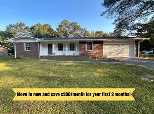 2000 Forest Dr, Fayetteville, GA 30214