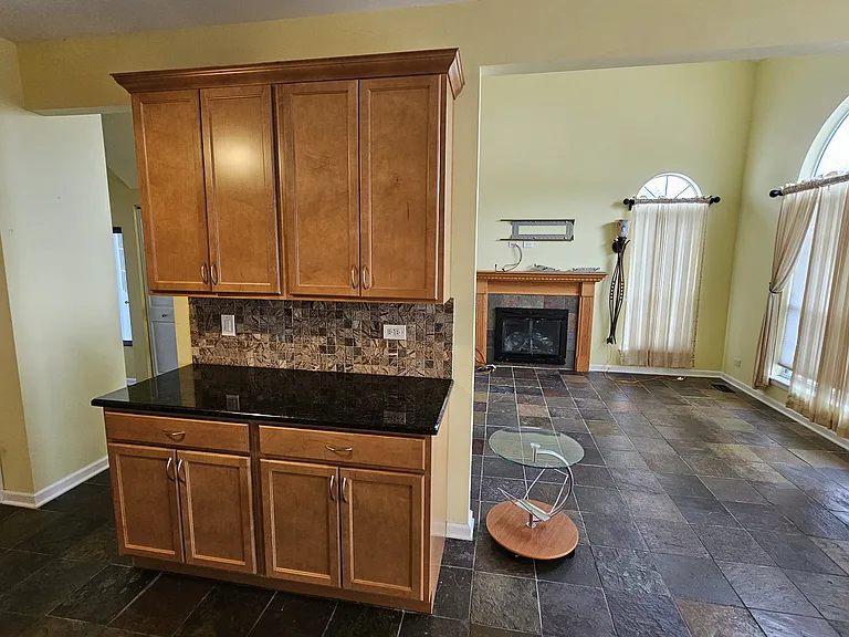 615 Woodhaven Dr — Photo 5