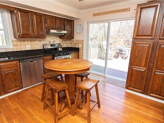 5th image of 25 Rosaline Ln