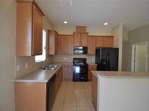 3rd image of 30604 Annadale Dr