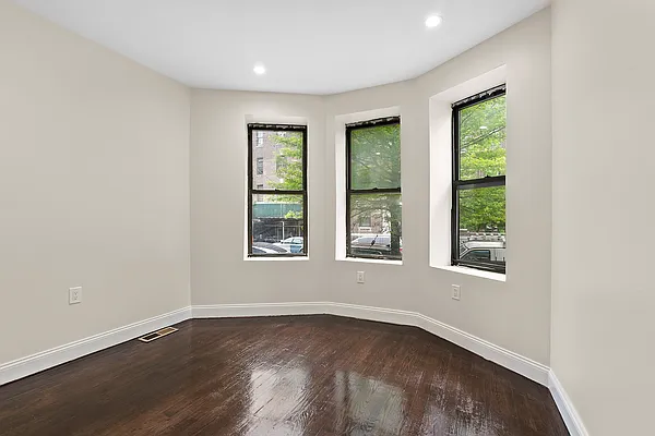 Rented by REINA PROPERTY GROUP CORP | media 16