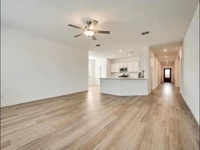 4 bed, 2.0 bath, 1998 sqft, $2,300 — Photo 2