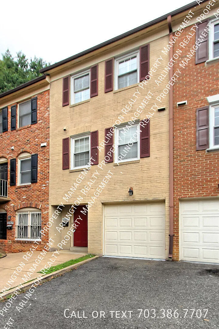 Amazing Deal in Walking Distance to Metro — Photo 3