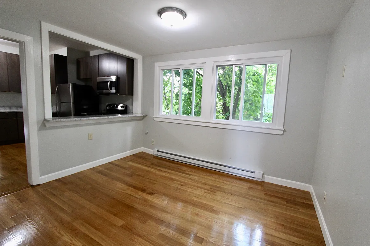 Building Photo - 94 E Cottage St #3