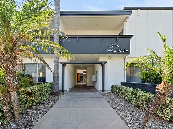 3rd image of 12206 Magnolia Blvd