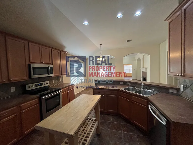 3929 Eaglerun Dr — Photo 5