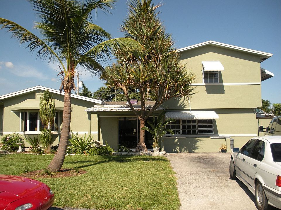 A true 2 story 5 bedroom!