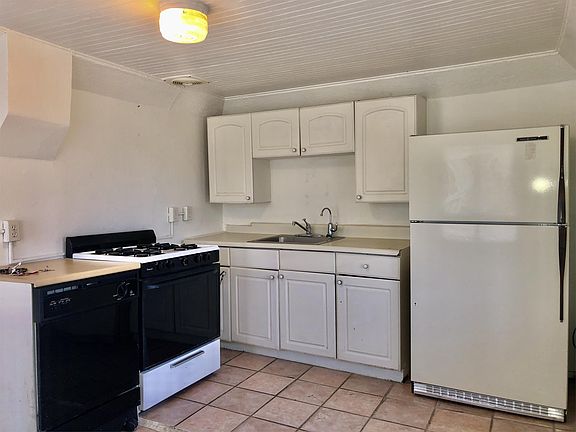 2nd image of 423 E 32nd St APT C