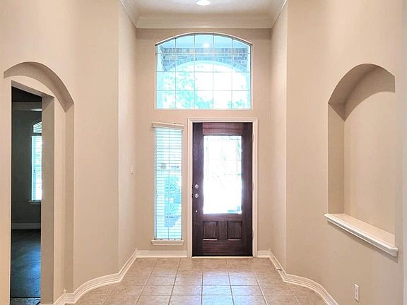 4th image of 10327 Earlington Manor Dr