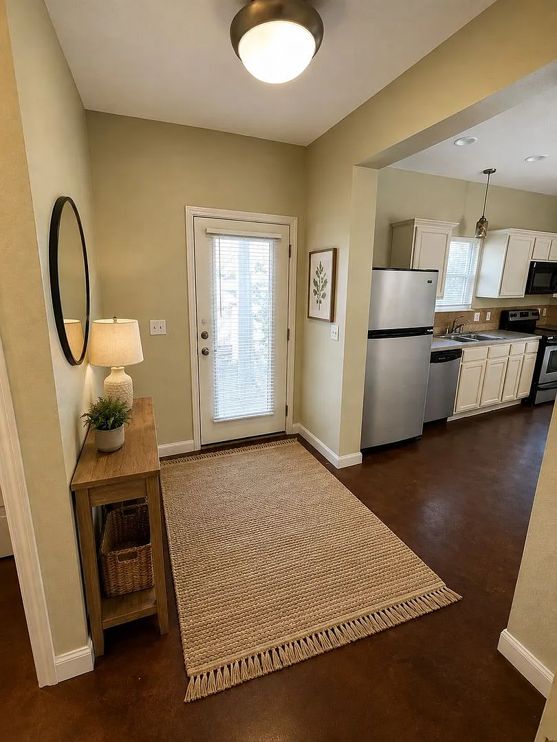 4bed/2bath Duplex on 51st/Guadalupe - Fenced Yard — Photo 2