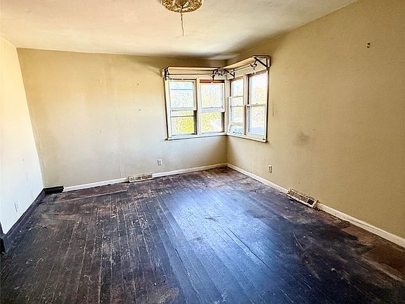 5th image of 3634 SW 4th St