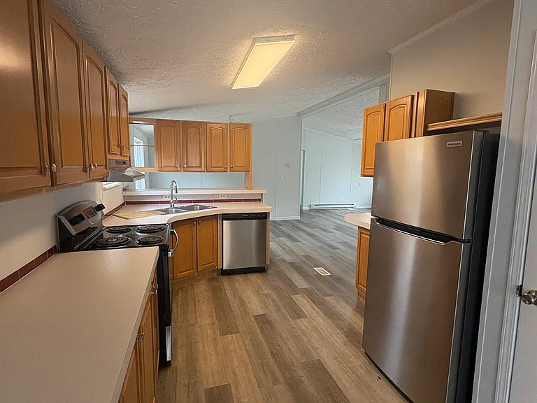 305 Hammond St — Photo 13