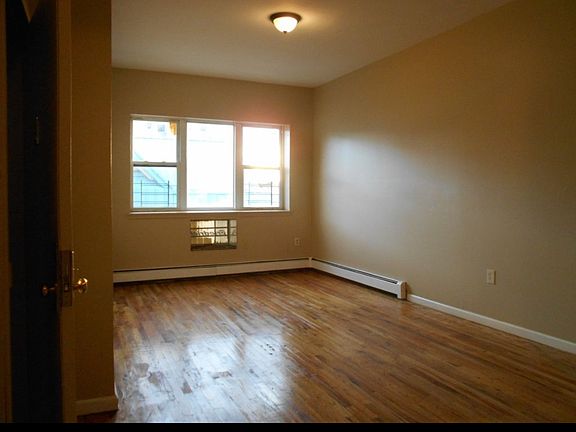 4th image of 459 E 181st St