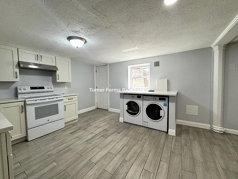 31 Chelsea St #B — Photo 5