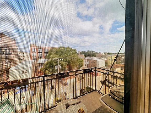 5th image of 1943 N California Ave APT 4A