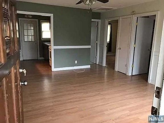 3rd image of 98 Grove St #98