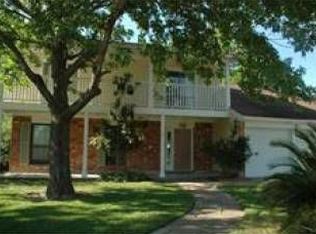 821 Lakeview Dr, Sugar Land, TX 77478