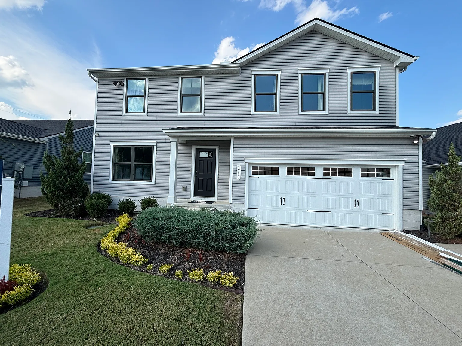 4 bed, 2.5 bath, 1908 sqft, $2,499 — Photo 2