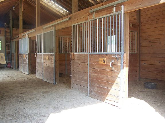 4 Stall Barn