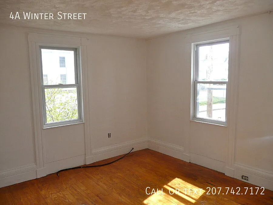 "Charming 4-Bedroom Haven in Dover - Cozy 950 Sq Ft Living at 4A Winter Street!" — Photo 4