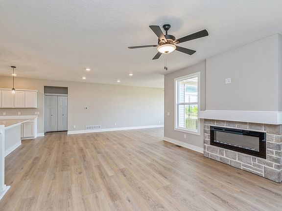 5th image of 5402 NE Briarwood Dr