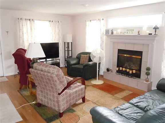 2nd image of 207 E Heman St