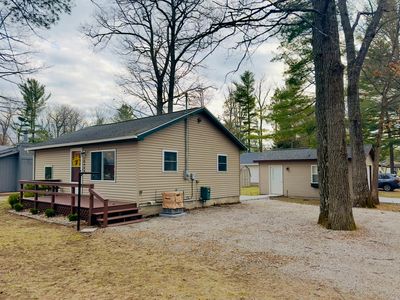10449 W Higgins Lake Dr, Roscommon, MI, 48653