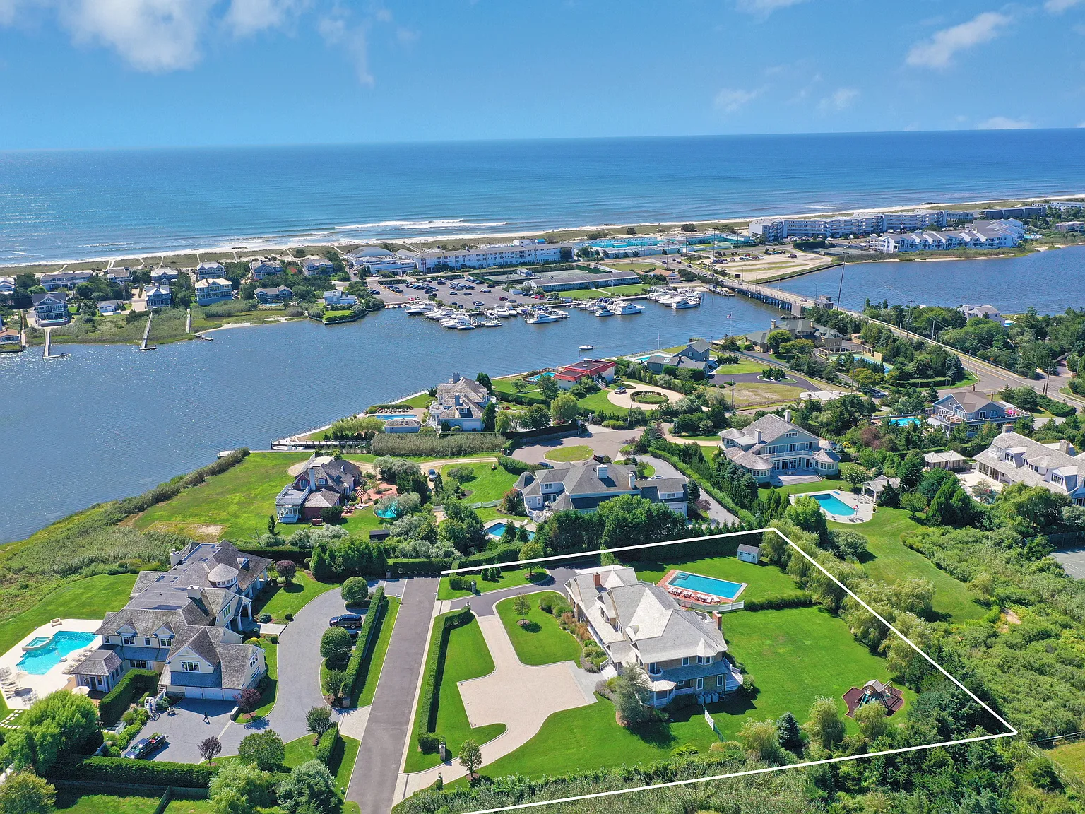 Luxurious Hamptons Estate : Westhampton Beach Village — Photo 2